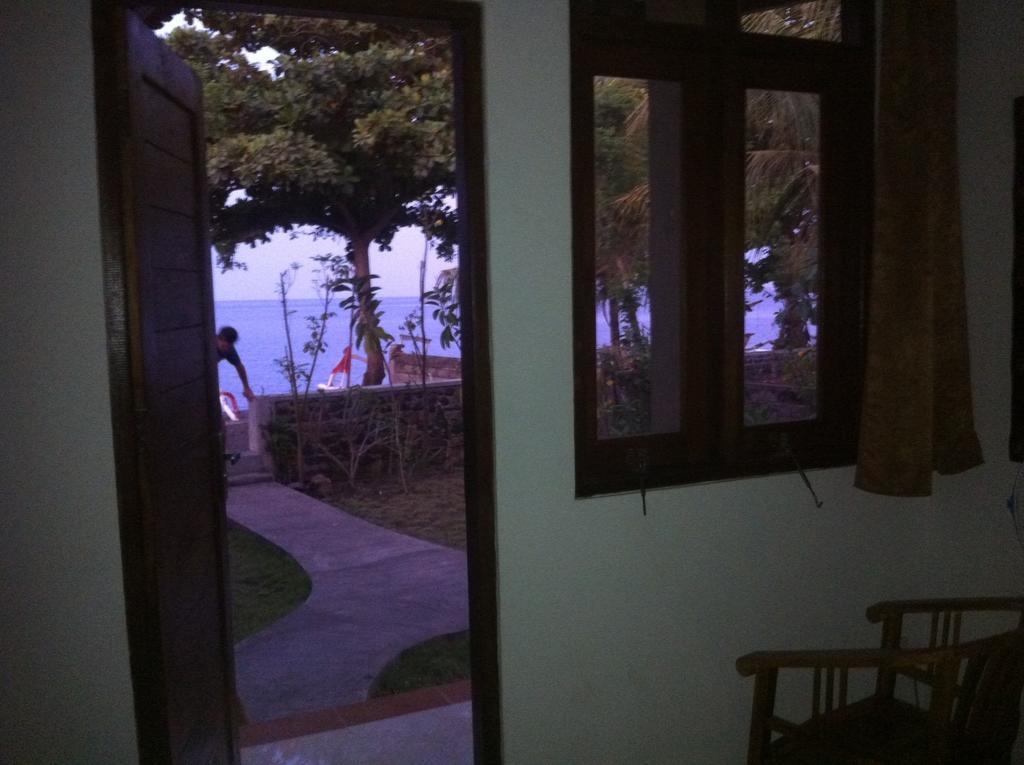 Amed Sari Beach Guesthouse Pokoj fotografie